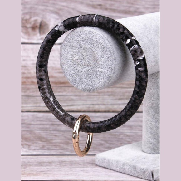 2/$20—SNAKE SKIN KEY RING BRACELET IN—BLACK/GREY!! - Picture 2 of 6